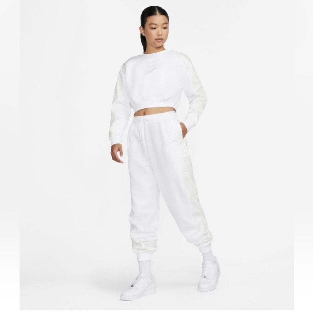 NWT | Nike Women’s Opal Fleece Crew Sweatshirt | ✨ Iridescent Accents | Size L - Picture 3 of 12